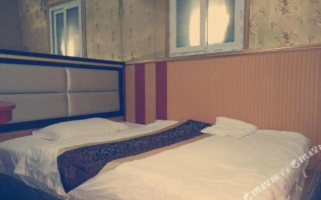 Chongqing Qinwen 168 Business Hotel