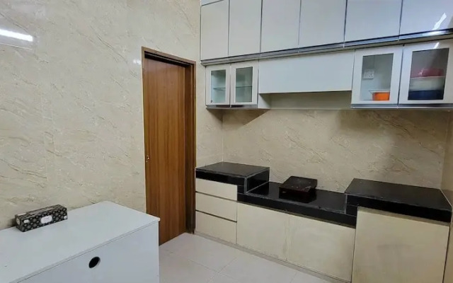 Luxurious 3-bhk Highly Secured & Close to Airport