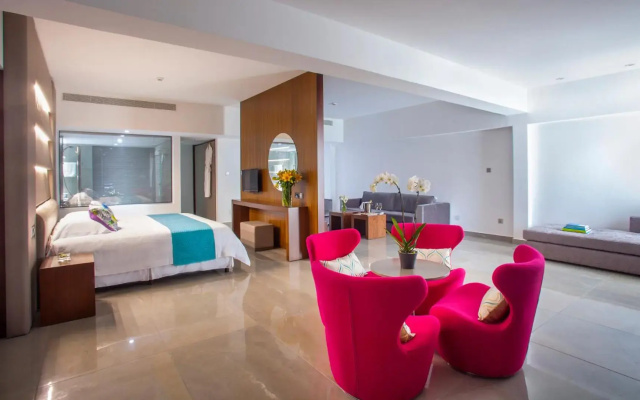 King Evelthon Beach  & Resort