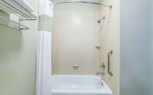 Days Inn & Suites by Wyndham Mineral Wells