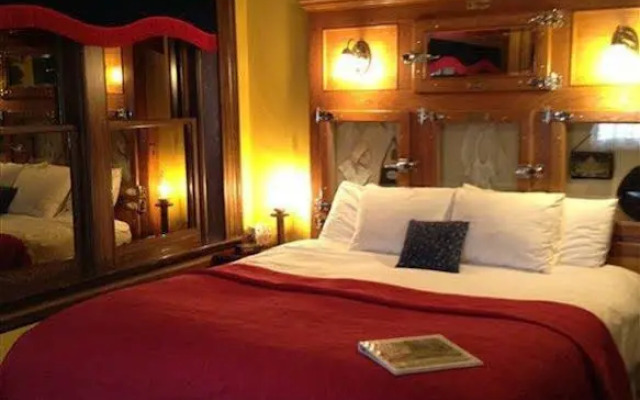 The Cottage @ 241 North