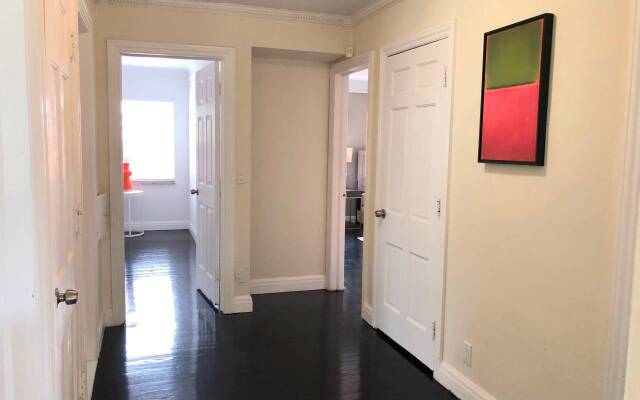 Spacious Luxury home, 5 min to Detroit golf club/ 4 car free parking!