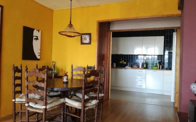 Apartament a Roses. Terrassa i piscina comunitaria