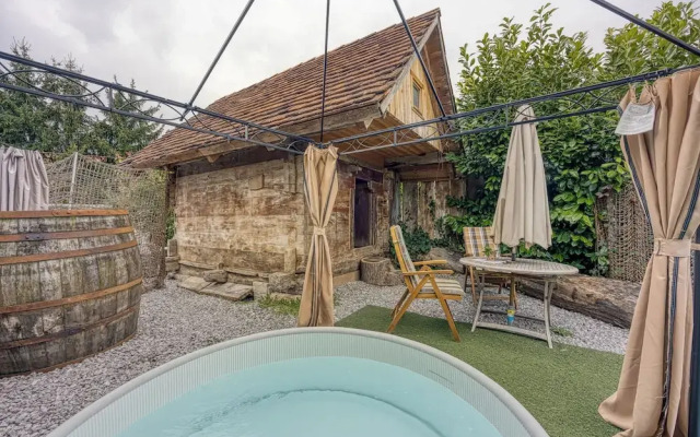 Tiny-mini Bertl With Hot Tub