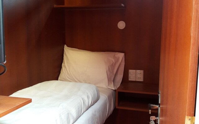 Onkel Inn Airport Sleepbox