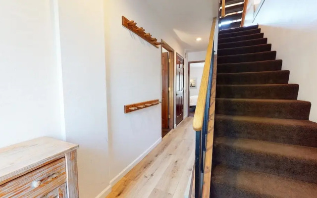 Snowflower 20 Pet-Friendly, Spacious Corner Unit With Great Complex Amenities by RedAwning
