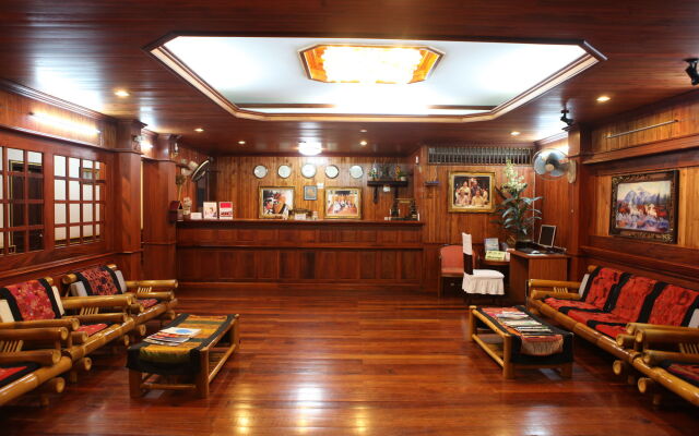 E-Outfitting Vang Thong Hotel