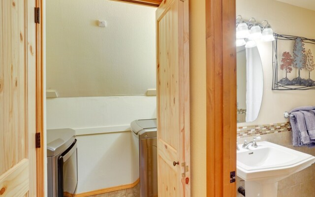 Waterfront Home w/ Hot Tub & Fire Pit in Sunriver!