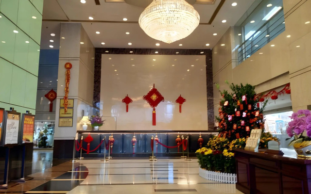 Skyline Plaza Hotel