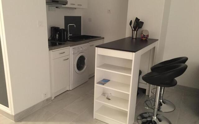 studio avec terrasse parking