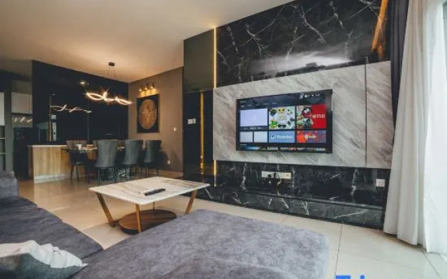 Twin Galaxy Jet Black 3BR6pax Balcony nr KSL