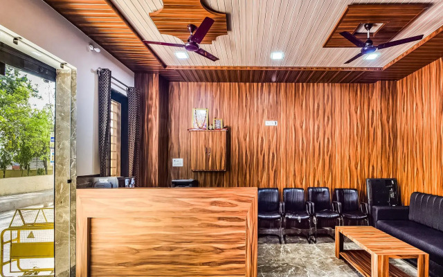 Eleven 43 Suites by OYO Rooms