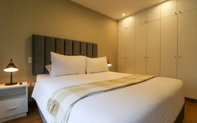w Monochromatic 2BR w Terrace in Miraflores