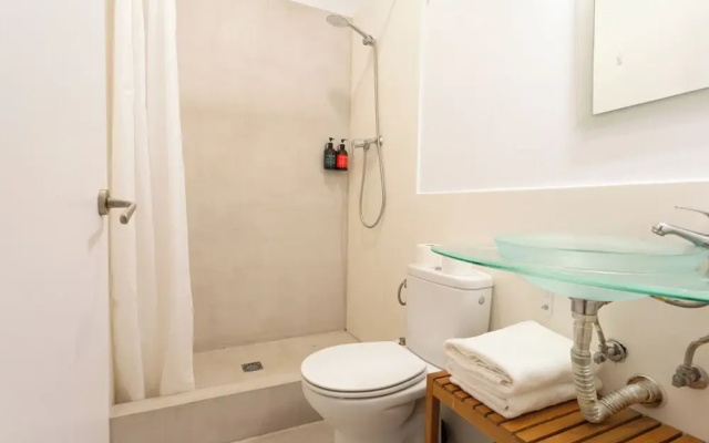 Apartment Near Las Ramblas For Families Or Friends