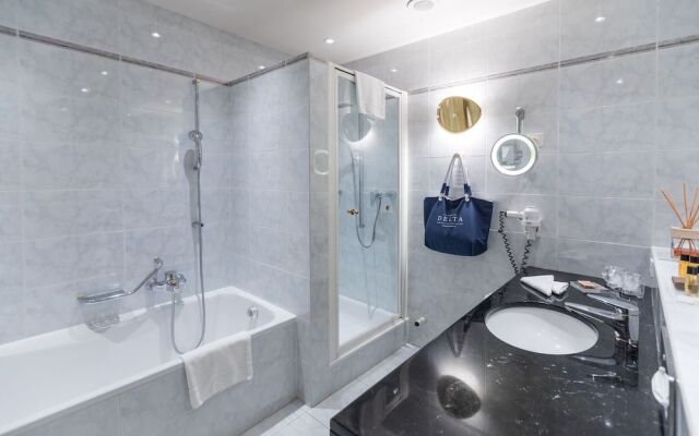 Villa Delta Suites House