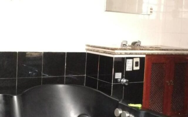 Midway Motel (Только для взрослых)