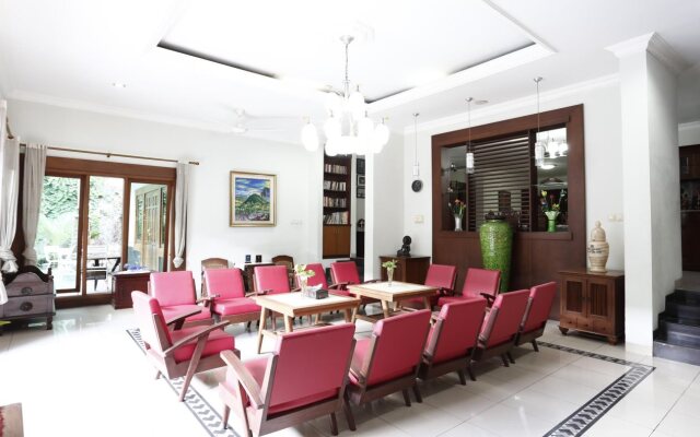 Oyo 1059 Roemah Oma Guest House
