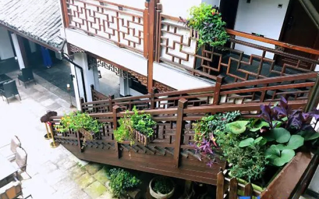 Jinglu Hotel