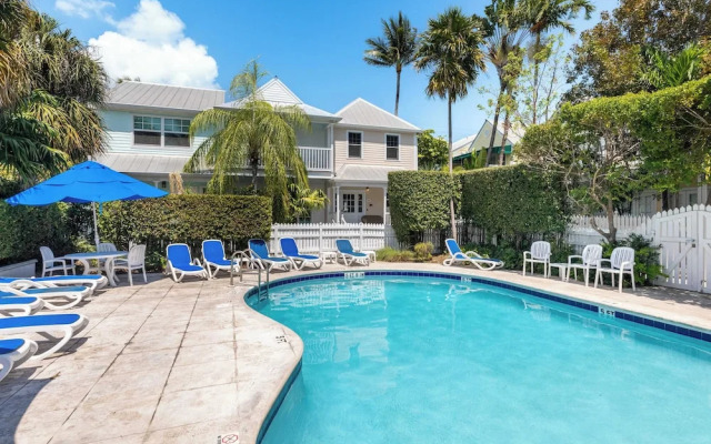 Linger Longer by Avantstay Key West Walkable Gated Community, Shared Pool Week Long Stays Only
