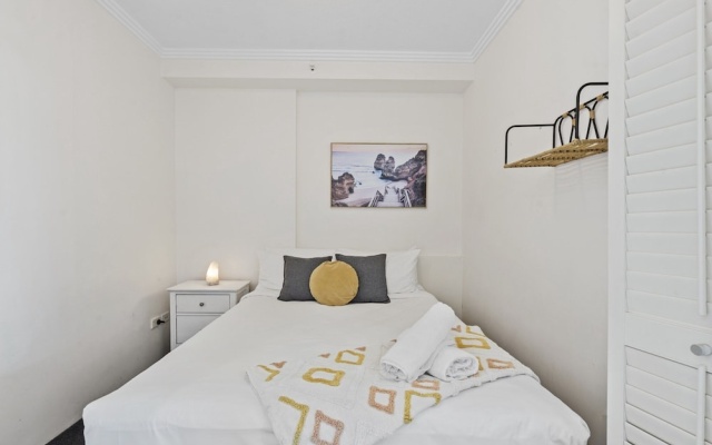 Bright 2 Bed Apartment With Ocean Views