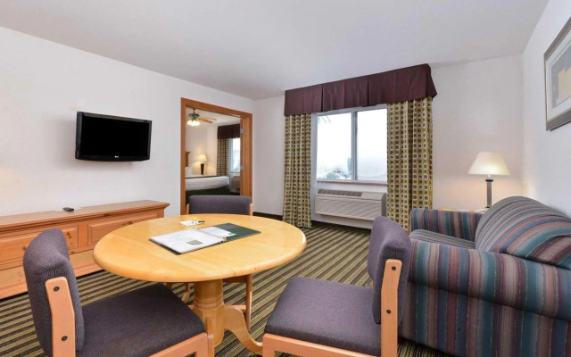 American Inn and Suites