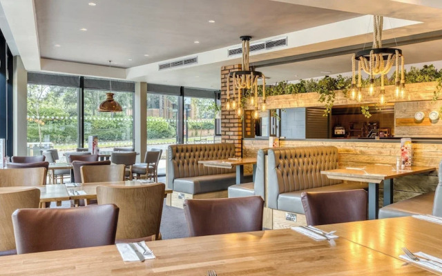 Premier Inn Bristol Parkway - M32