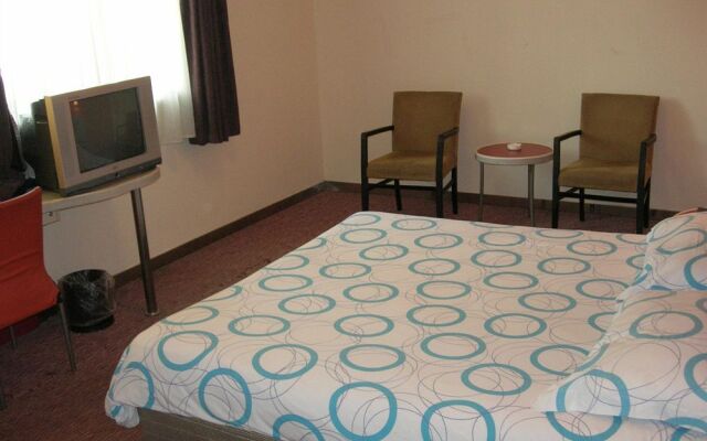 Motel 168 (Shanghai Jinshajiang Road Daduhe Road Metro Station)