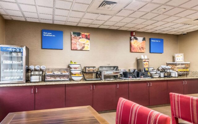 Comfort Inn & Suites Dayton Northwest - Englewood