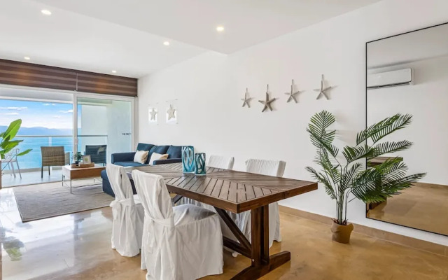 Stylish Beachfront 2BR - Balcony & Pools