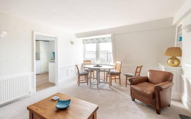 Rooftop Retreat - 2 Double Beds w/ Stunning Views