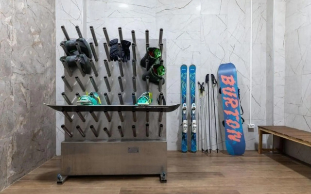 Апартаменты в отеле Red Wood (Ред Вуд)