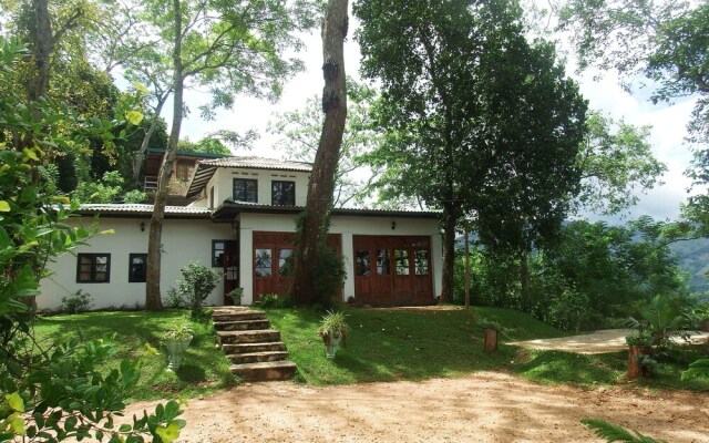 Welikande Hotel & Trekking Center