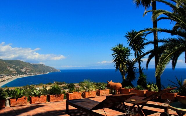 VILLA LOU Panoramic Suite and Apartment