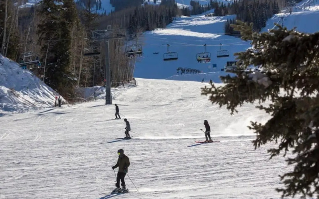 3 BR Penthouse w Hot-tub -mountain Views