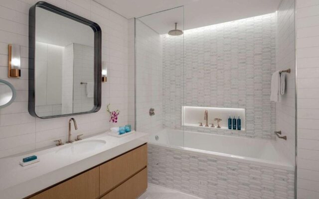 Hilton Dubai Creek Hotel & Residences