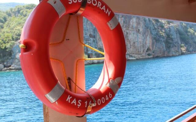 Yuzer Hotel Sude Boran
