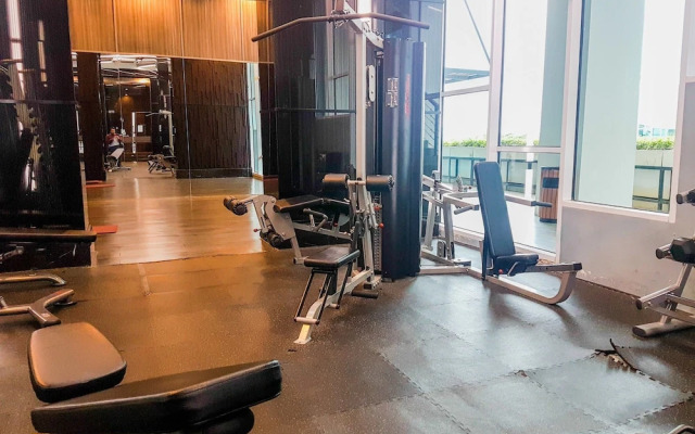 Pool View Brooklyn Studio Apartment near IKEA