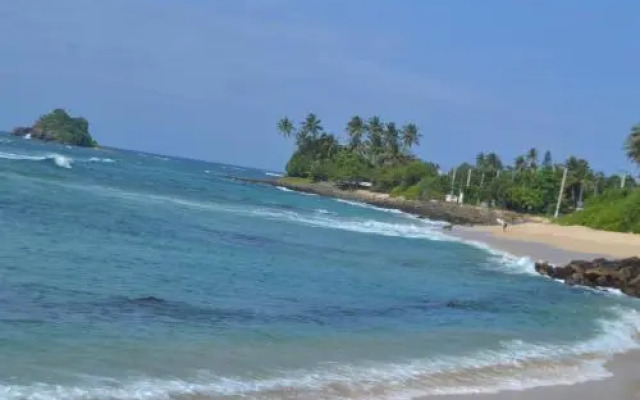 Chandima Beach Waver