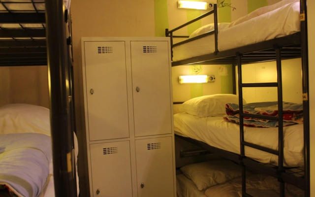 The Golden Stork - Hostel