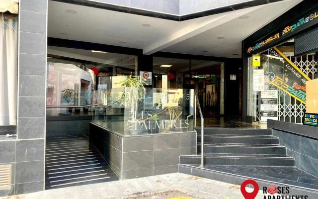 Roses Apartments Red Loft vista mar lateral