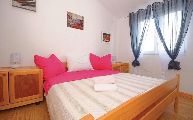 Stunning Home in Zdrelac With Wifi and 4 Bedrooms
