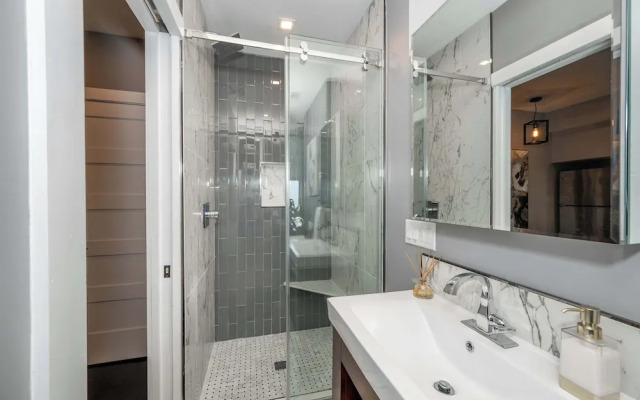 Luxury Mt. Adams Retreat Apt 1