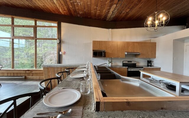 Le Grand Chalet by RVMT