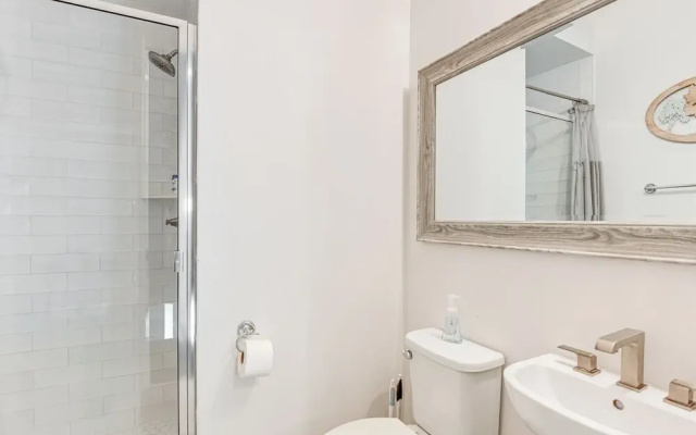 Bright Nashville Townhome ~ 5 Mi to Downtown!