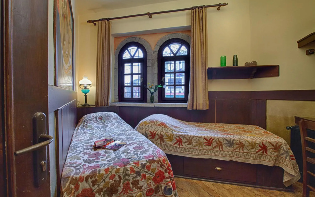 Hotel Empress Zoe