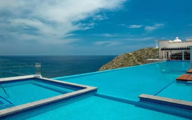 Spacious 3 Bedroom With Plunge Pool in Cabo