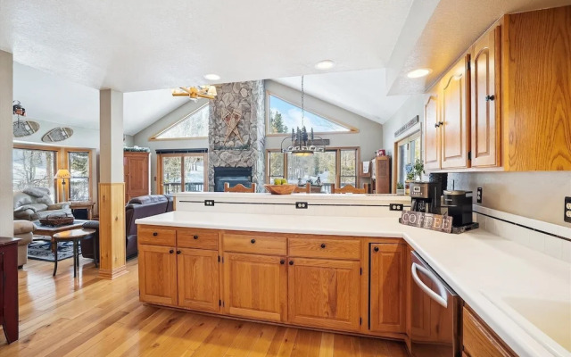 Wildwood Peaks 4 Bedroom Home by RedAwning