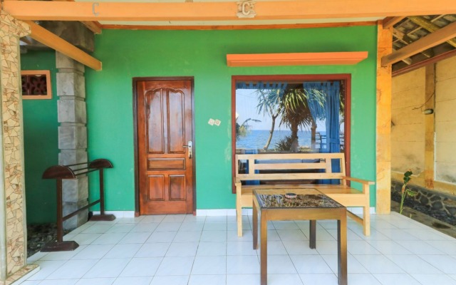 Hotel Tara Bar & Resto Air Sanih by ZUZU