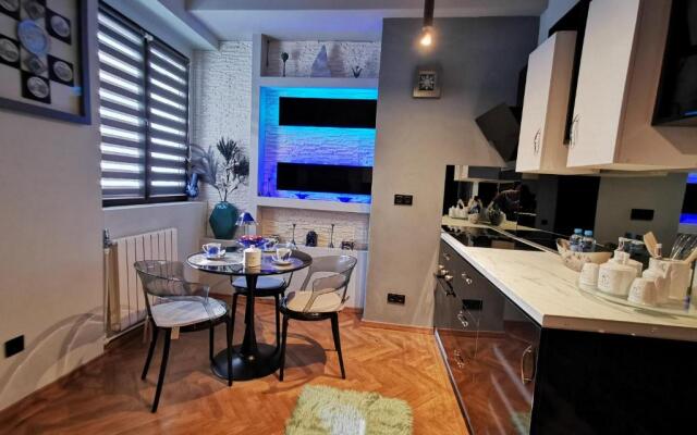 Crystal Central Apartment