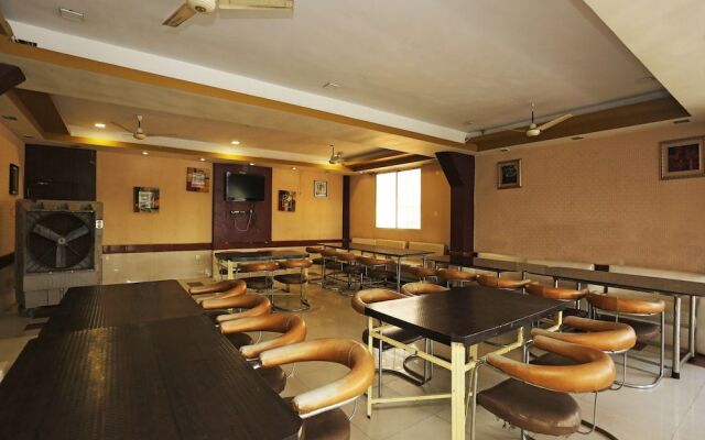 Oyo 24097 Hotel Gangotri